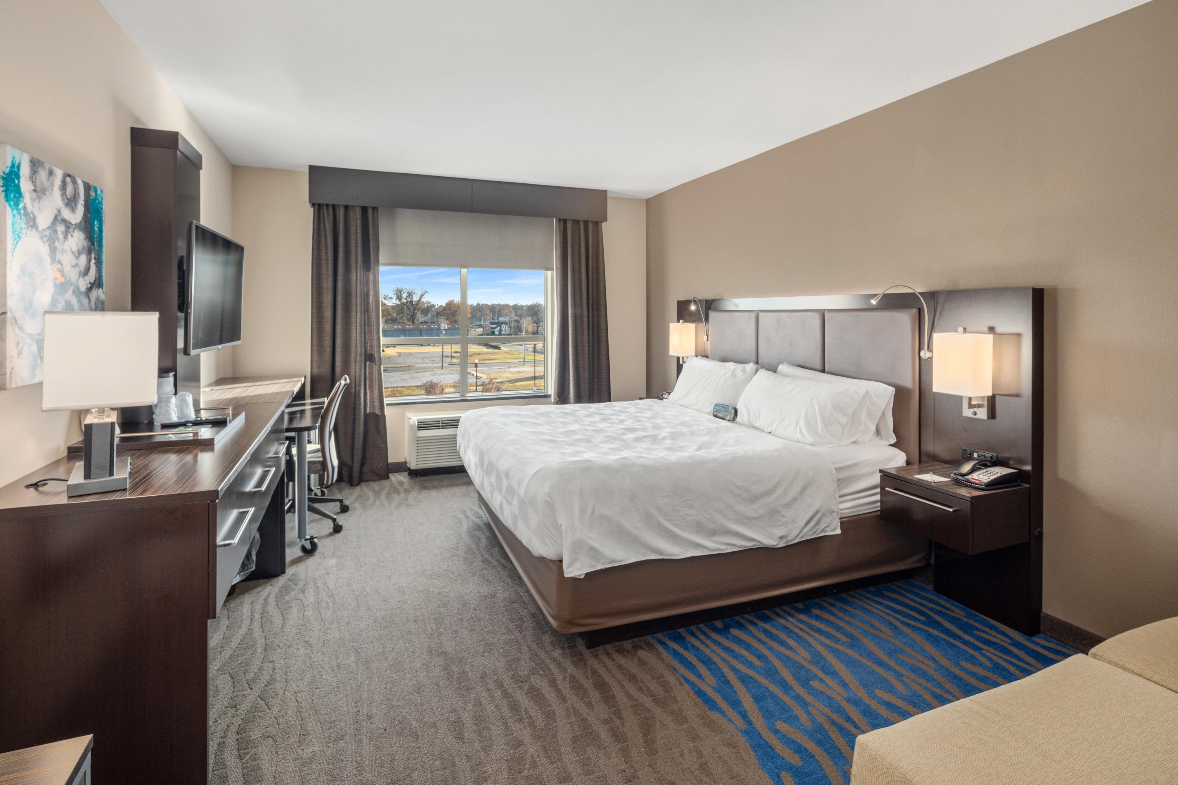 Riverfront By Ihg Hotel